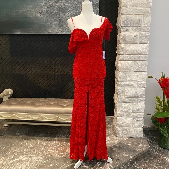 Majorelle Red Gown - Picture 4 of 5